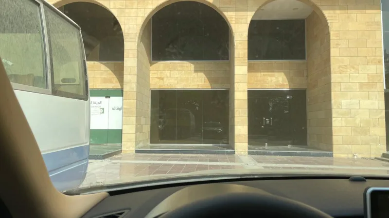Ground-floor arcade and main entrance